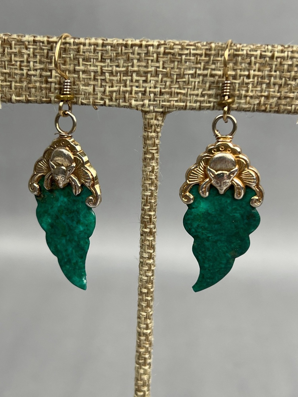 Vtg Dangle Earrings Featuring Carved Green Jade Color Or Malachite Leaf Pendants